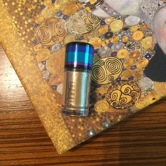 MAC Pigment in Out All Night - Picture 2 of 3